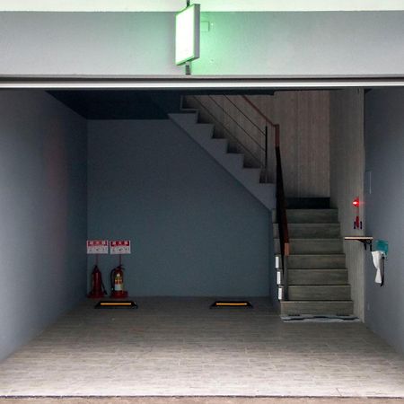 Fifth Avenue Motel Taichung Exterior photo