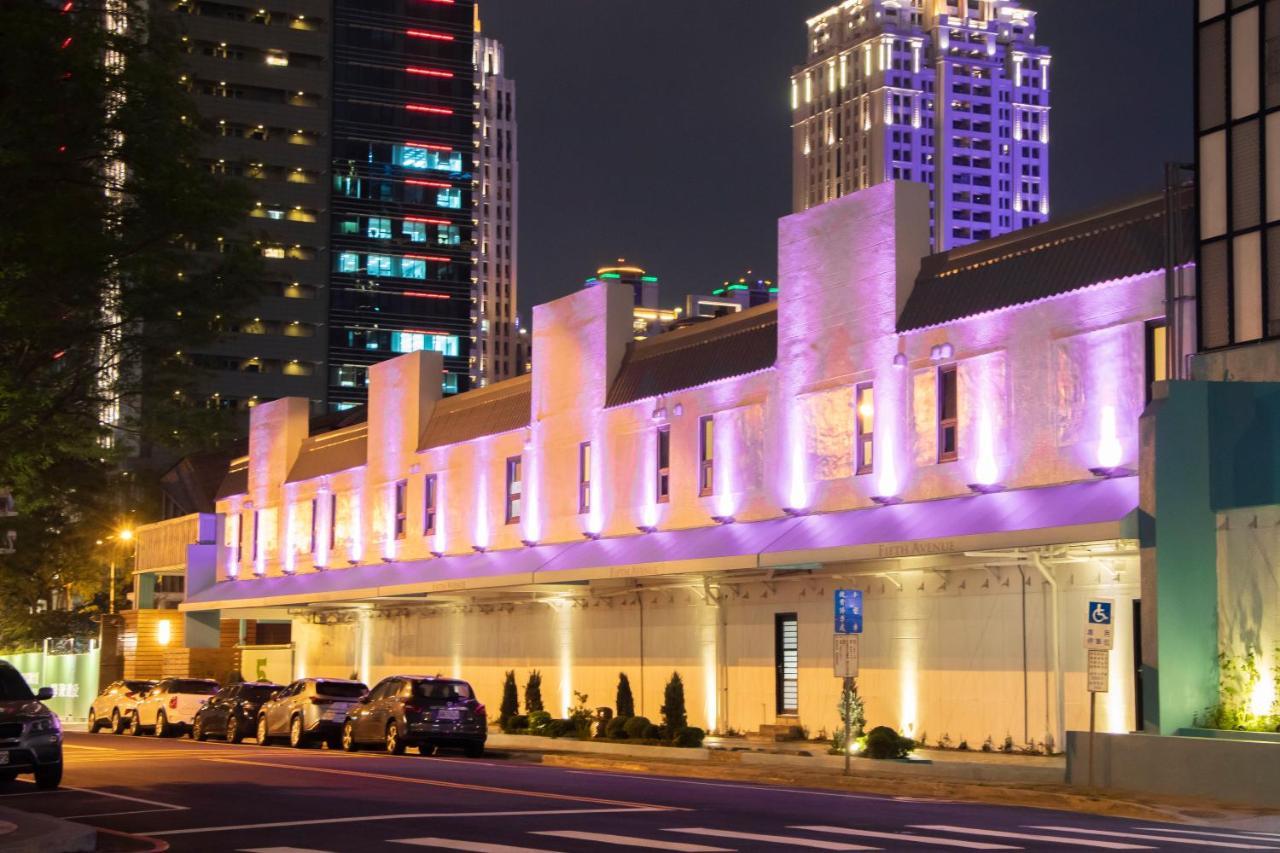 Fifth Avenue Motel Taichung Exterior photo